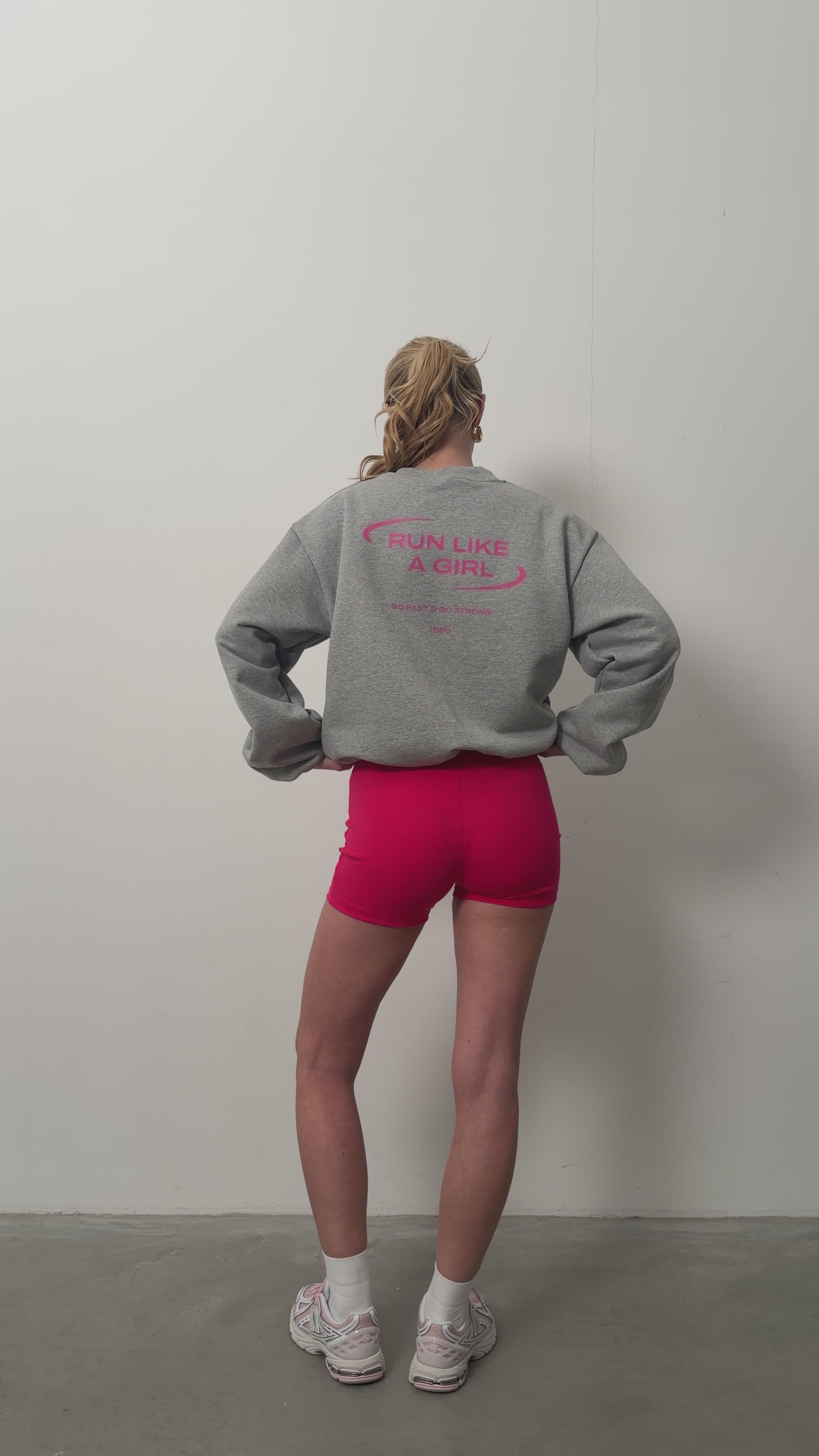 CREWNECK RUN LIKE A GIRL